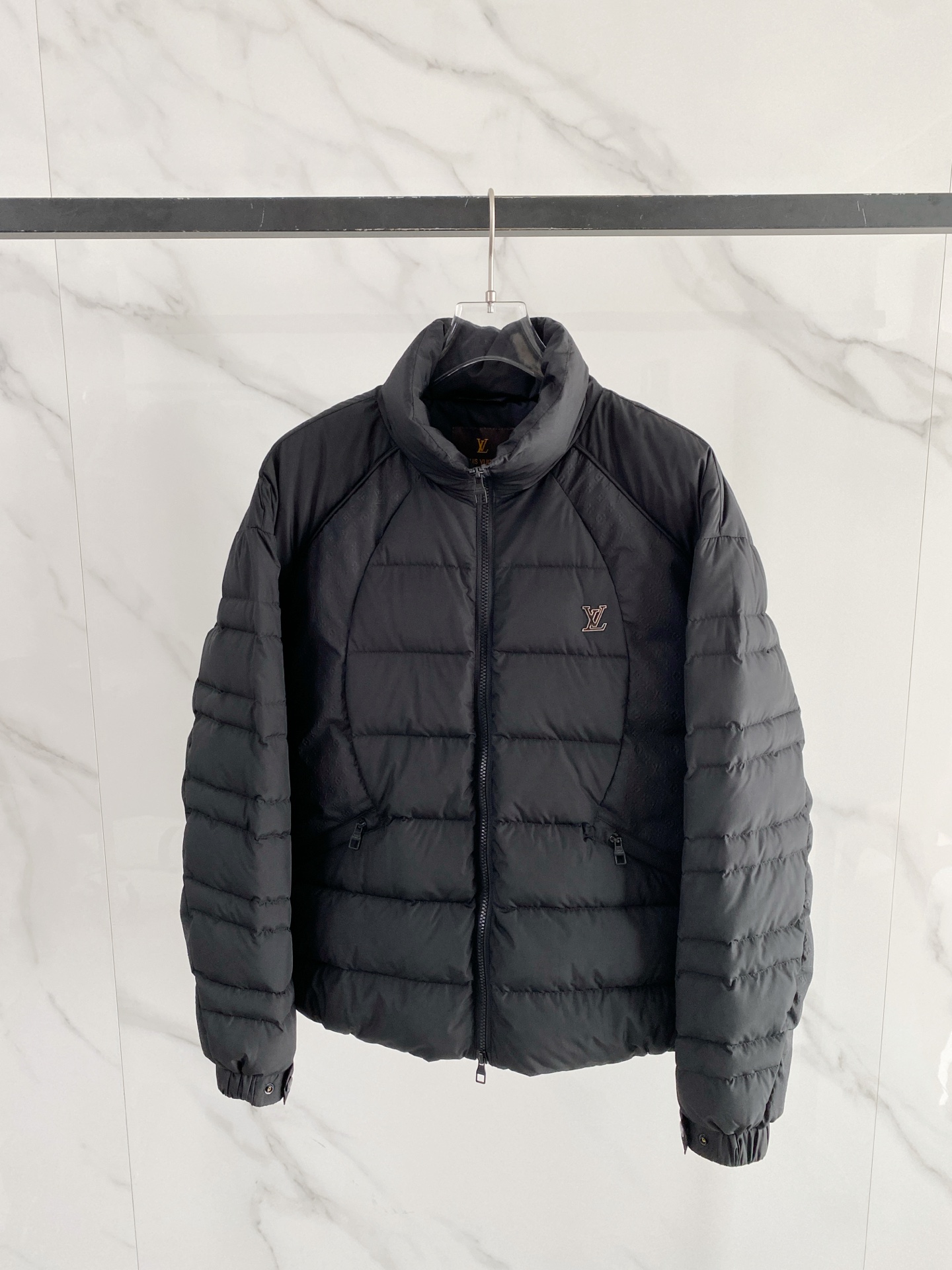 Louis Vuitton 路易威登 2026FW秋冬新款立领拼接羽绒服💥 高级简约款✨原版五金辅料，金属logo质感出