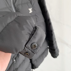 Louis Vuitton 路易威登 2026FW秋冬新款立领拼接羽绒服💥 高级简约款✨原版五金辅料,金属logo质感出 Louis Vuitton 路易威登 2026FW秋冬新款立领拼接羽绒服💥 高级简约款✨原版五金辅料,金属logo质感出