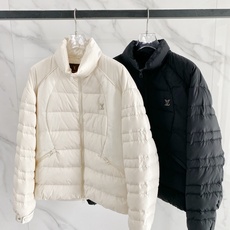 Louis Vuitton 路易威登 2026FW秋冬新款立领拼接羽绒服💥 高级简约款✨原版五金辅料,金属logo质感出 Louis Vuitton 路易威登 2026FW秋冬新款立领拼接羽绒服💥 高级简约款✨原版五金辅料,金属logo质感出