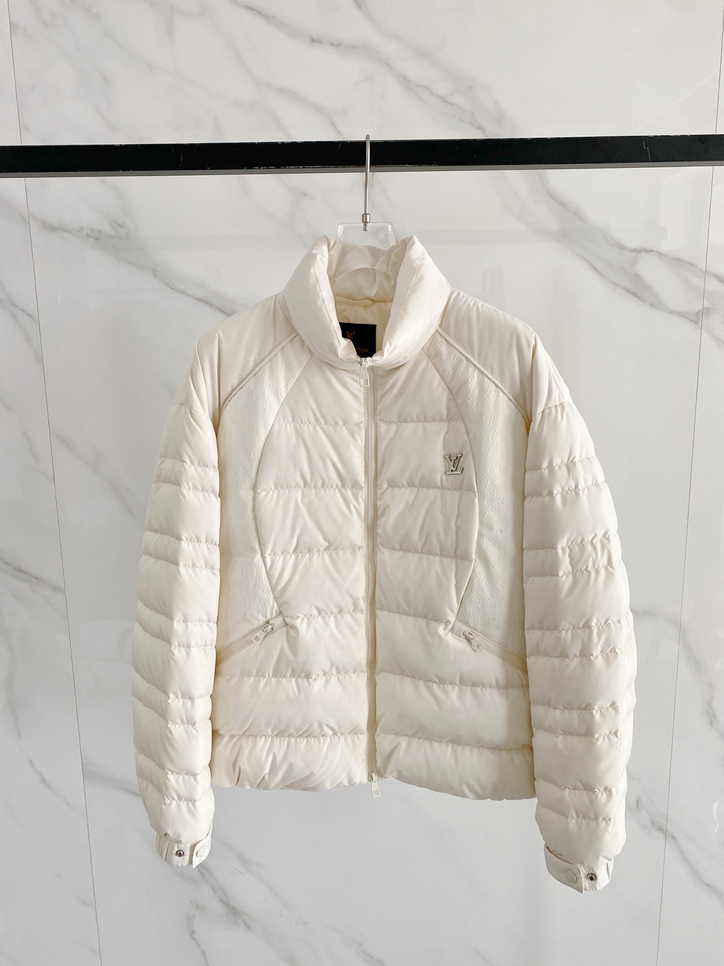 Louis Vuitton 路易威登 2026FW秋冬新款立领拼接羽绒服💥 高级简约款✨原版五金辅料，金属logo质感出
