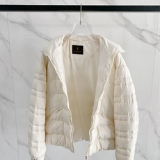 Louis Vuitton 路易威登 2026FW秋冬新款立领拼接羽绒服💥 高级简约款✨原版五金辅料,金属logo质感出 Louis Vuitton 路易威登 2026FW秋冬新款立领拼接羽绒服💥 高级简约款✨原版五金辅料,金属logo质感出