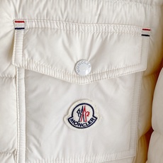 Moncler 盟可睐 2026FW秋冬新款立领口袋羽绒服💥 简约实穿爆款✨原版五金拉链,开合手感沉稳。轻薄防风面料,横 Moncler 盟可睐 2026FW秋冬新款立领口袋羽绒服💥 简约实穿爆款✨原版五金拉链,开合手感沉稳。轻薄防风面料,横