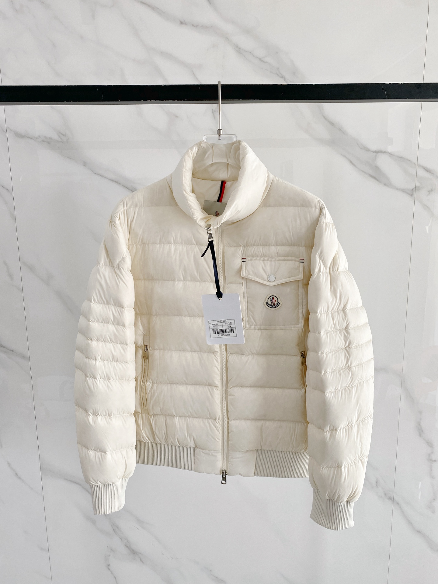 Moncler 盟可睐 2026FW秋冬新款立领口袋羽绒服💥 简约实穿爆款✨原版五金拉链，开合手感沉稳。轻薄防风面料，横