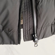 Burberry 博柏利 2026FW秋冬新款连帽短款羽绒服💥 复古气质款✨原版五金配件,拉链拉感顺滑。高密防风面料,横 Burberry 博柏利 2026FW秋冬新款连帽短款羽绒服💥 复古气质款✨原版五金配件,拉链拉感顺滑。高密防风面料,横