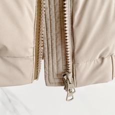 Burberry 博柏利 2026FW秋冬新款连帽短款羽绒服💥 复古气质款✨原版五金配件,拉链拉感顺滑。高密防风面料,横 Burberry 博柏利 2026FW秋冬新款连帽短款羽绒服💥 复古气质款✨原版五金配件,拉链拉感顺滑。高密防风面料,横