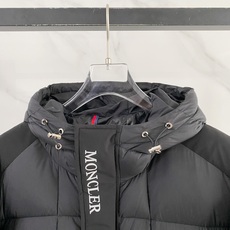 Moncler 盟可睐 2026FW秋冬新款连帽方格羽绒服💥 重磅热门款✨原版全套五金,拉链开合流畅。高密抗寒面料,方格 Moncler 盟可睐 2026FW秋冬新款连帽方格羽绒服💥 重磅热门款✨原版全套五金,拉链开合流畅。高密抗寒面料,方格
