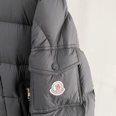 Moncler 盟可睐 2026FW秋冬新款连帽方格羽绒服💥 重磅热门款✨原版全套五金,拉链开合流畅。高密抗寒面料,方格 Moncler 盟可睐 2026FW秋冬新款连帽方格羽绒服💥 重磅热门款✨原版全套五金,拉链开合流畅。高密抗寒面料,方格