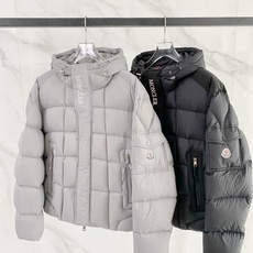 Moncler 盟可睐 2026FW秋冬新款连帽方格羽绒服💥 重磅热门款✨原版全套五金,拉链开合流畅。高密抗寒面料,方格 Moncler 盟可睐 2026FW秋冬新款连帽方格羽绒服💥 重磅热门款✨原版全套五金,拉链开合流畅。高密抗寒面料,方格