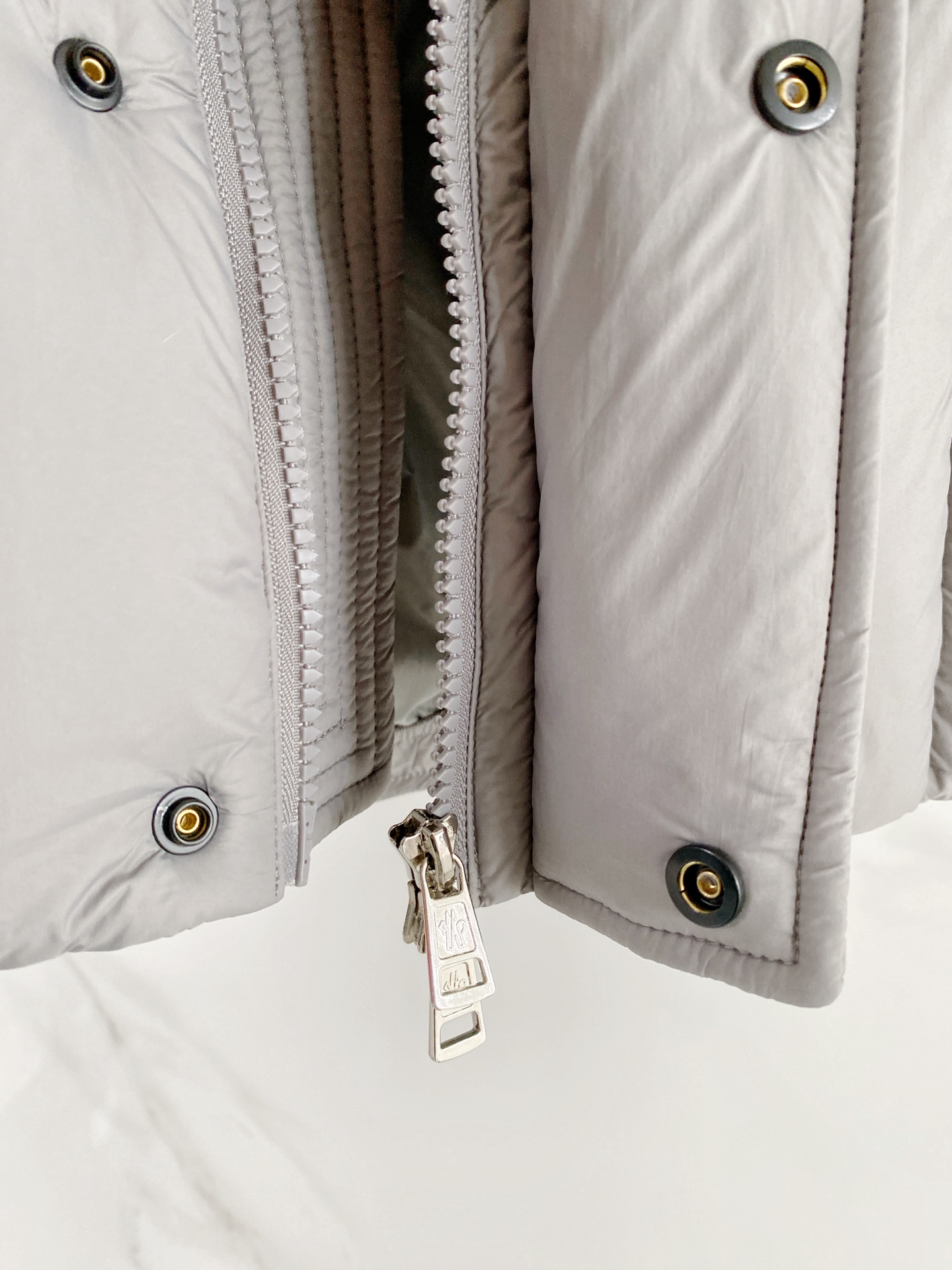 Moncler 盟可睐 2026FW秋冬新款连帽方格羽绒服💥 重磅热门款✨原版全套五金，拉链开合流畅。高密抗寒面料，方格