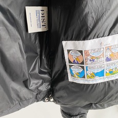 Moncler 盟可睐 2026FW秋冬新款立领短款羽绒服💥 极简通勤爆款✨原版五金拉链,手感顺滑。高密防风面料,横向分 Moncler 盟可睐 2026FW秋冬新款立领短款羽绒服💥 极简通勤爆款✨原版五金拉链,手感顺滑。高密防风面料,横向分