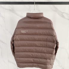 Moncler 盟可睐 2026FW秋冬新款立领短款羽绒服💥 极简通勤爆款✨原版五金拉链,手感顺滑。高密防风面料,横向分 Moncler 盟可睐 2026FW秋冬新款立领短款羽绒服💥 极简通勤爆款✨原版五金拉链,手感顺滑。高密防风面料,横向分