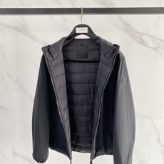 Moncler盟可睐 2026秋冬新款连帽轻薄羽绒服 原版定制拉链五金,袖臂低调暗纹徽章标,简约高级感 防风耐磨面料,9 Moncler盟可睐 2026秋冬新款连帽轻薄羽绒服 原版定制拉链五金,袖臂低调暗纹徽章标,简约高级感 防风耐磨面料,9