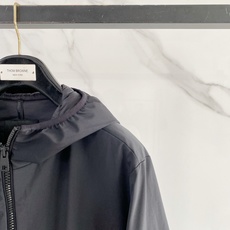 Moncler盟可睐 2026秋冬新款连帽轻薄羽绒服 原版定制拉链五金,袖臂低调暗纹徽章标,简约高级感 防风耐磨面料,9 Moncler盟可睐 2026秋冬新款连帽轻薄羽绒服 原版定制拉链五金,袖臂低调暗纹徽章标,简约高级感 防风耐磨面料,9