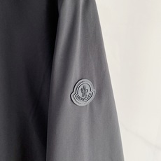 Moncler盟可睐 2026秋冬新款连帽轻薄羽绒服 原版定制拉链五金,袖臂低调暗纹徽章标,简约高级感 防风耐磨面料,9 Moncler盟可睐 2026秋冬新款连帽轻薄羽绒服 原版定制拉链五金,袖臂低调暗纹徽章标,简约高级感 防风耐磨面料,9