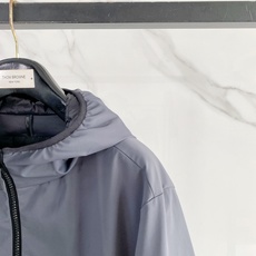 Moncler盟可睐 2026秋冬新款连帽轻薄羽绒服 原版定制拉链五金,袖臂低调暗纹徽章标,简约高级感 防风耐磨面料,9 Moncler盟可睐 2026秋冬新款连帽轻薄羽绒服 原版定制拉链五金,袖臂低调暗纹徽章标,简约高级感 防风耐磨面料,9