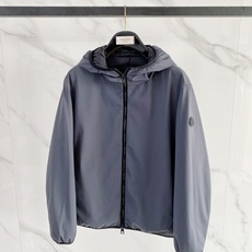 Moncler盟可睐 2026秋冬新款连帽轻薄羽绒服 原版定制拉链五金,袖臂低调暗纹徽章标,简约高级感 防风耐磨面料,9 Moncler盟可睐 2026秋冬新款连帽轻薄羽绒服 原版定制拉链五金,袖臂低调暗纹徽章标,简约高级感 防风耐磨面料,9