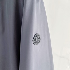 Moncler盟可睐 2026秋冬新款连帽轻薄羽绒服 原版定制拉链五金,袖臂低调暗纹徽章标,简约高级感 防风耐磨面料,9 Moncler盟可睐 2026秋冬新款连帽轻薄羽绒服 原版定制拉链五金,袖臂低调暗纹徽章标,简约高级感 防风耐磨面料,9