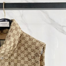 Gucci|古驰 2026秋冬新款立领羽绒马甲 甄选90新国标白鸭绒,蓬松防寒不臃肿 经典GG老花满印花面料,辨识度拉满 Gucci|古驰 2026秋冬新款立领羽绒马甲 甄选90新国标白鸭绒,蓬松防寒不臃肿 经典GG老花满印花面料,辨识度拉满