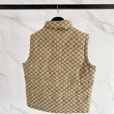 Gucci|古驰 2026秋冬新款立领羽绒马甲 甄选90新国标白鸭绒,蓬松防寒不臃肿 经典GG老花满印花面料,辨识度拉满 Gucci|古驰 2026秋冬新款立领羽绒马甲 甄选90新国标白鸭绒,蓬松防寒不臃肿 经典GG老花满印花面料,辨识度拉满