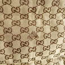 Gucci|古驰 2026秋冬新款立领羽绒马甲 甄选90新国标白鸭绒,蓬松防寒不臃肿 经典GG老花满印花面料,辨识度拉满 Gucci|古驰 2026秋冬新款立领羽绒马甲 甄选90新国标白鸭绒,蓬松防寒不臃肿 经典GG老花满印花面料,辨识度拉满