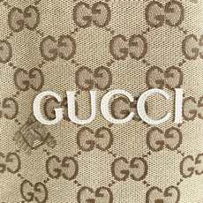 Gucci|古驰 2026秋冬新款立领羽绒服 经典GG老花满印面料,胸前精致品牌刺绣 配套原版定制五金,做工细节到位 立 Gucci|古驰 2026秋冬新款立领羽绒服 经典GG老花满印面料,胸前精致品牌刺绣 配套原版定制五金,做工细节到位 立