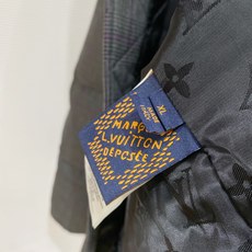 Louis Vuitton 路易威登 LV2026FW秋冬专柜最新款格纹连帽羽绒服 全套原版五金辅料,复古金色金属按扣、 Louis Vuitton 路易威登 LV2026FW秋冬专柜最新款格纹连帽羽绒服 全套原版五金辅料,复古金色金属按扣、