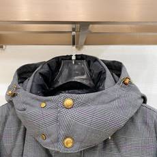 Louis Vuitton 路易威登 LV2026FW秋冬专柜最新款格纹连帽羽绒服 全套原版五金辅料,复古金色金属按扣、 Louis Vuitton 路易威登 LV2026FW秋冬专柜最新款格纹连帽羽绒服 全套原版五金辅料,复古金色金属按扣、