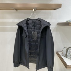 Moncler 盟可睐(蒙口)2026FW秋冬专柜最新款连帽工装风羽绒服 全套原版五金辅料,主拉链、口袋铆钉扣、帽绳金属 Moncler 盟可睐(蒙口)2026FW秋冬专柜最新款连帽工装风羽绒服 全套原版五金辅料,主拉链、口袋铆钉扣、帽绳金属