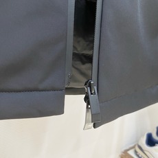 Moncler 盟可睐(蒙口)2026FW秋冬专柜最新款连帽工装风羽绒服 全套原版五金辅料,主拉链、口袋铆钉扣、帽绳金属 Moncler 盟可睐(蒙口)2026FW秋冬专柜最新款连帽工装风羽绒服 全套原版五金辅料,主拉链、口袋铆钉扣、帽绳金属