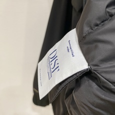 Moncler 盟可睐(蒙口)2026FW秋冬专柜最新款连帽工装风羽绒服 全套原版五金辅料,主拉链、口袋铆钉扣、帽绳金属 Moncler 盟可睐(蒙口)2026FW秋冬专柜最新款连帽工装风羽绒服 全套原版五金辅料,主拉链、口袋铆钉扣、帽绳金属