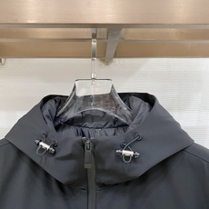Moncler 盟可睐(蒙口)2026FW秋冬专柜最新款连帽工装风羽绒服 全套原版五金辅料,主拉链、口袋铆钉扣、帽绳金属 Moncler 盟可睐(蒙口)2026FW秋冬专柜最新款连帽工装风羽绒服 全套原版五金辅料,主拉链、口袋铆钉扣、帽绳金属