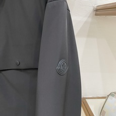 Moncler 盟可睐(蒙口)2026FW秋冬专柜最新款连帽工装风羽绒服 全套原版五金辅料,主拉链、口袋铆钉扣、帽绳金属 Moncler 盟可睐(蒙口)2026FW秋冬专柜最新款连帽工装风羽绒服 全套原版五金辅料,主拉链、口袋铆钉扣、帽绳金属