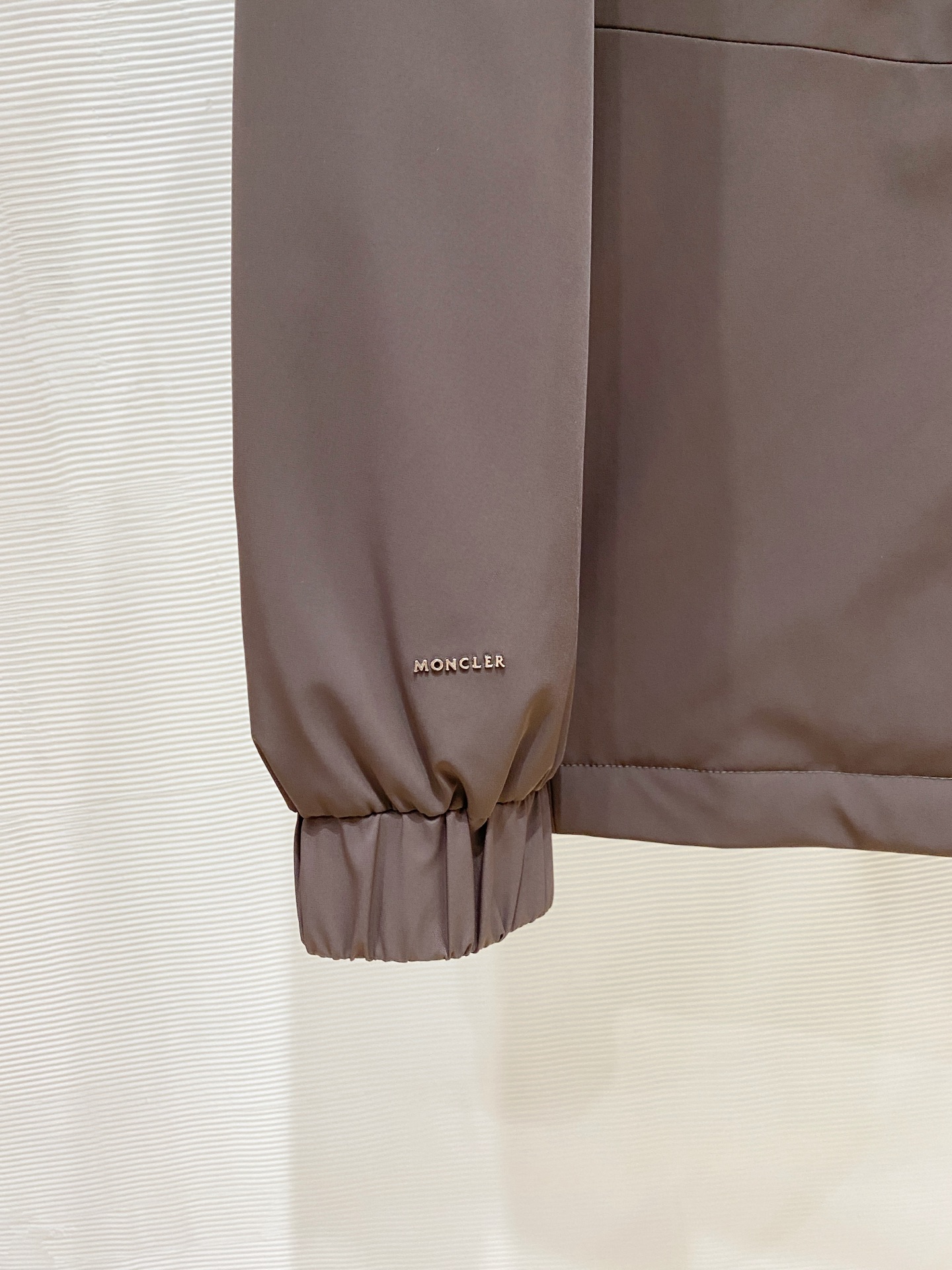 Moncler 盟可睐（蒙口）2026FW秋冬专柜最新款连帽工装风羽绒服 全套原版五金辅料，主拉链、口袋铆钉扣、帽绳金属
