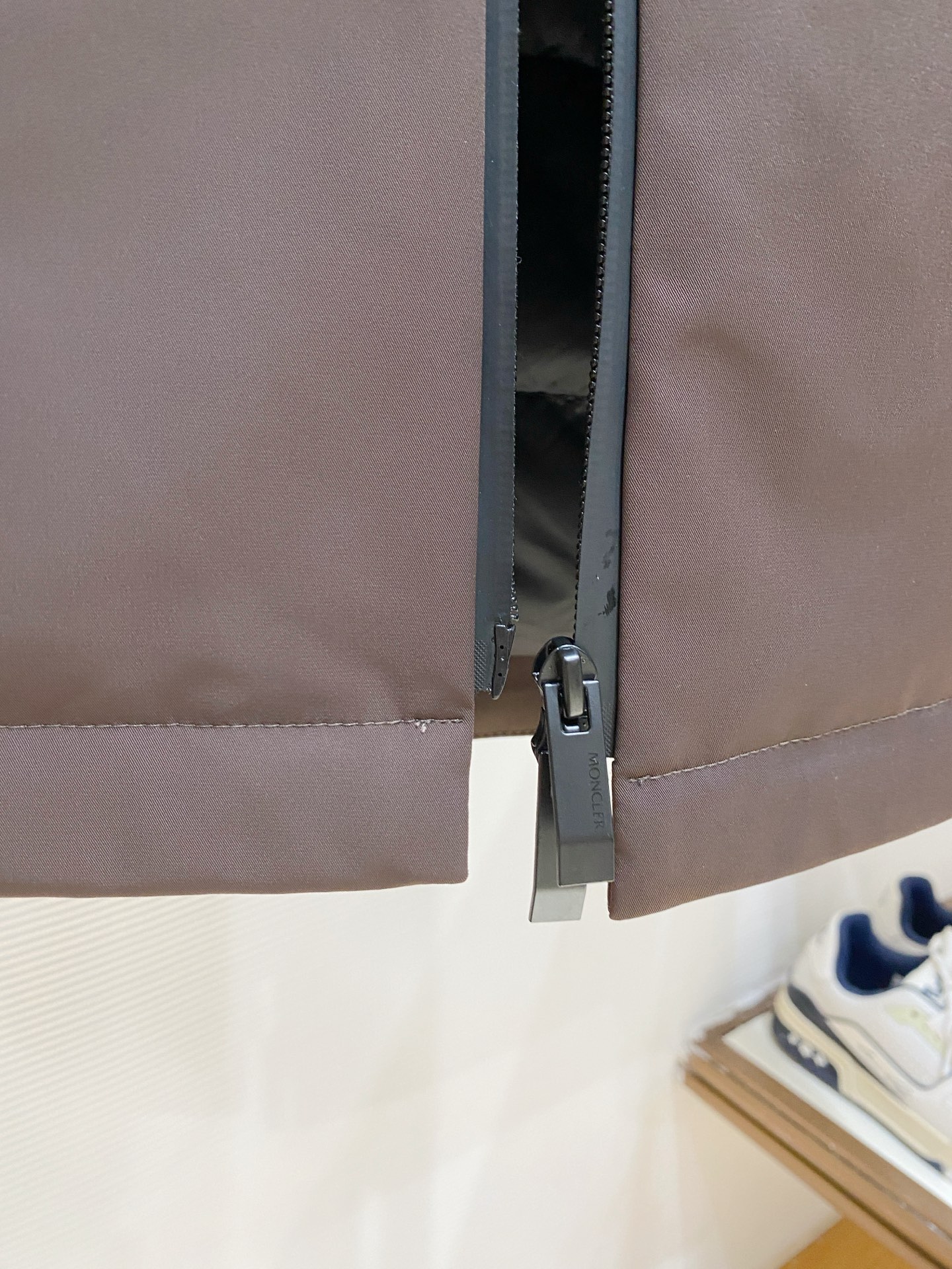 Moncler 盟可睐（蒙口）2026FW秋冬专柜最新款连帽工装风羽绒服 全套原版五金辅料，主拉链、口袋铆钉扣、帽绳金属