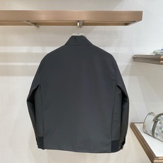 Moncler 盟可睐(蒙口)2026FW秋冬专柜最新款立领羽绒服 全套原版五金辅料,定制金属拉链、领口按扣、袖臂圆形徽 Moncler 盟可睐(蒙口)2026FW秋冬专柜最新款立领羽绒服 全套原版五金辅料,定制金属拉链、领口按扣、袖臂圆形徽