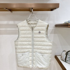 Moncler 盟可睐(蒙口)2026FW秋冬专柜最新款立领羽绒服 全套原版五金辅料,定制金属拉链、领口按扣、袖臂圆形徽 Moncler 盟可睐(蒙口)2026FW秋冬专柜最新款立领羽绒服 全套原版五金辅料,定制金属拉链、领口按扣、袖臂圆形徽