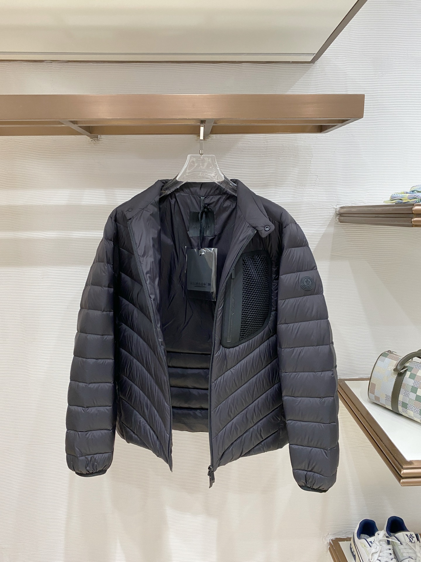 Moncler 盟可睐（蒙口）2026FW秋冬专柜最新款立领斜绗缝轻薄羽绒服 全套原版五金辅料，定制双向拉链、领口按扣、