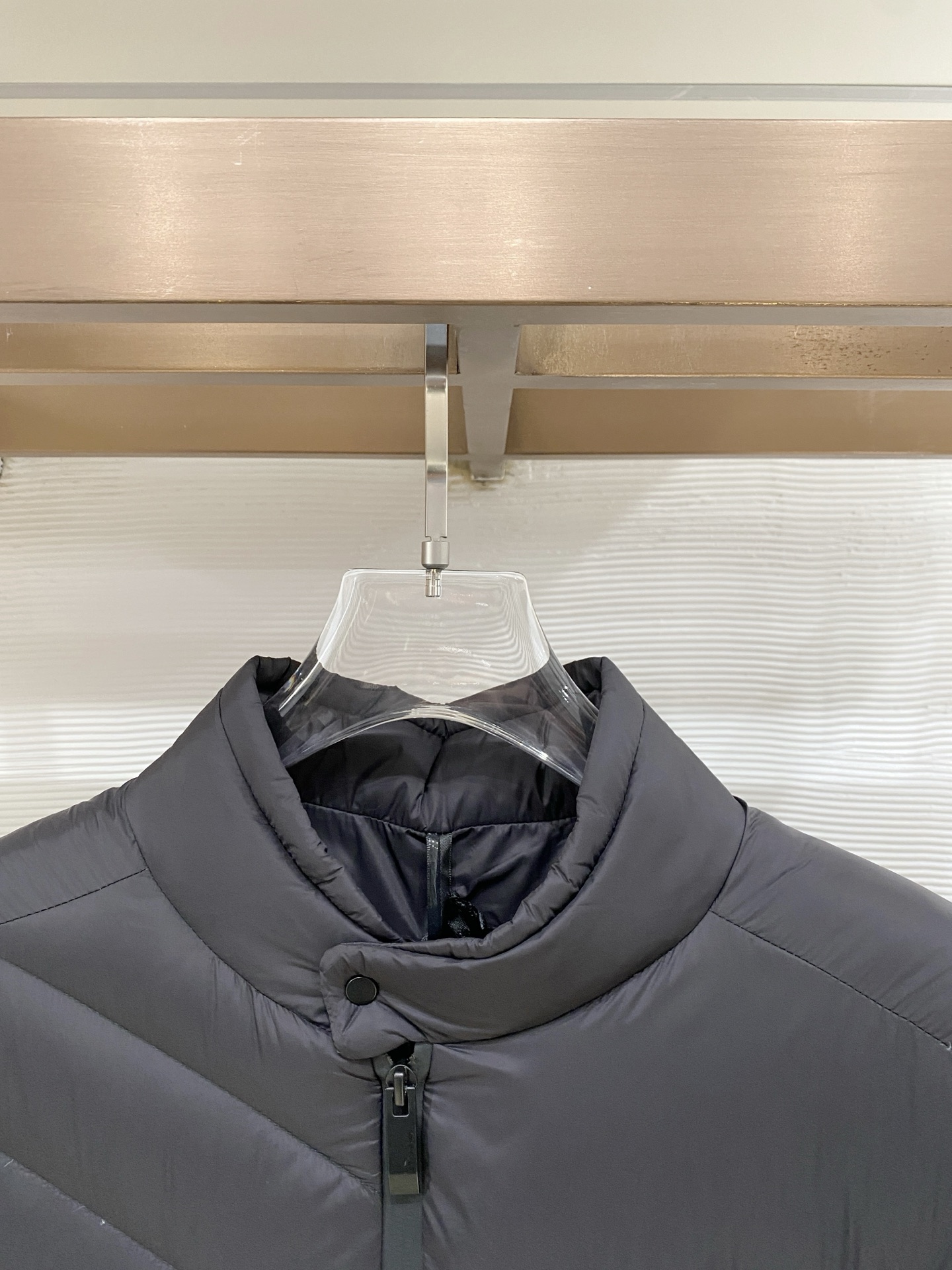 Moncler 盟可睐（蒙口）2026FW秋冬专柜最新款立领斜绗缝轻薄羽绒服 全套原版五金辅料，定制双向拉链、领口按扣、