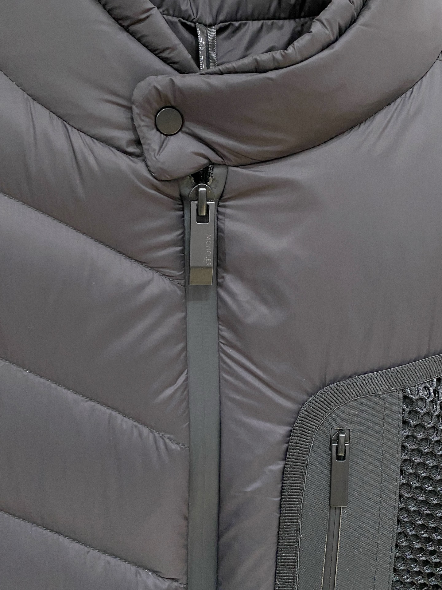 Moncler 盟可睐（蒙口）2026FW秋冬专柜最新款立领斜绗缝轻薄羽绒服 全套原版五金辅料，定制双向拉链、领口按扣、