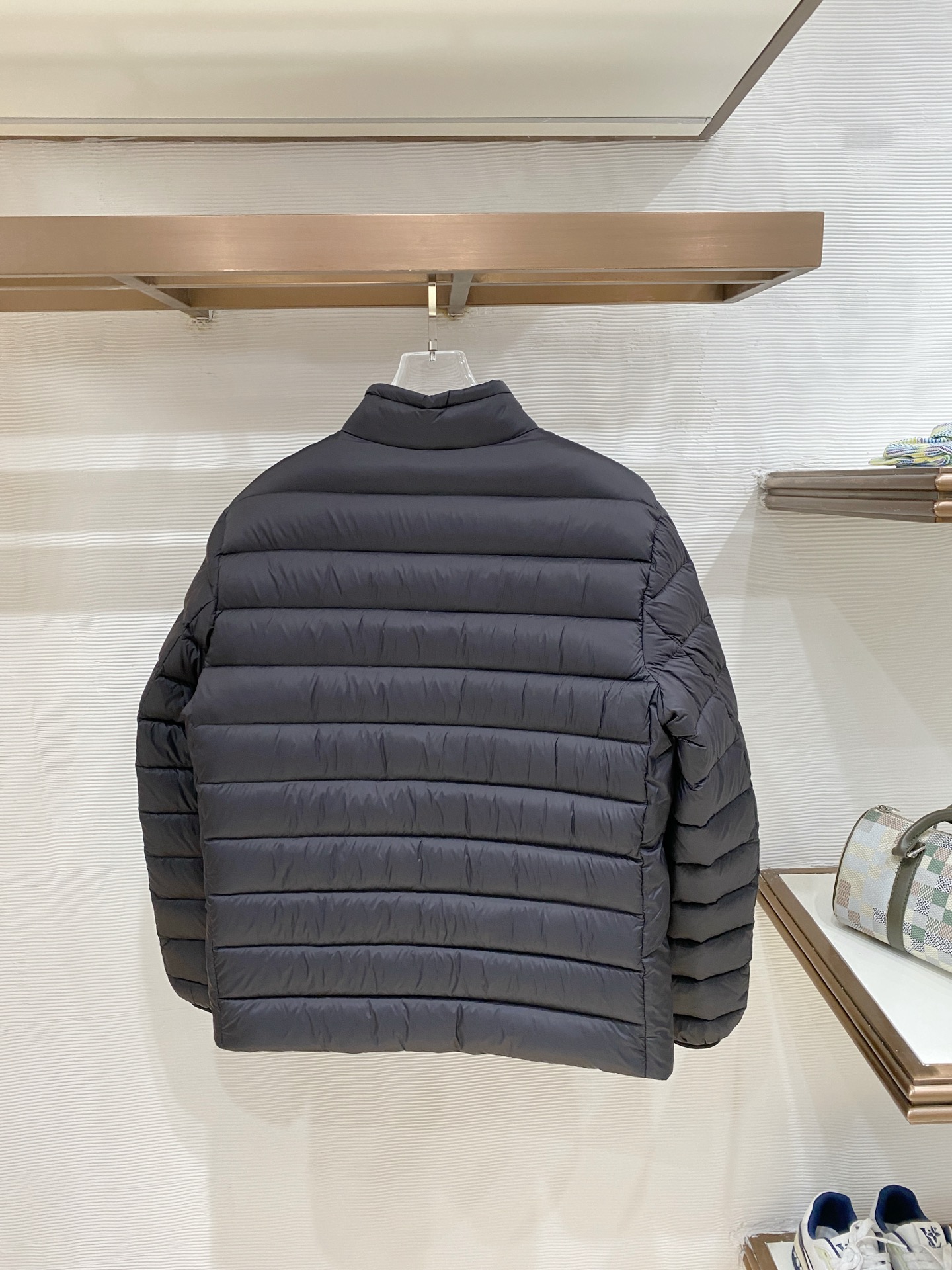 Moncler 盟可睐（蒙口）2026FW秋冬专柜最新款立领斜绗缝轻薄羽绒服 全套原版五金辅料，定制双向拉链、领口按扣、