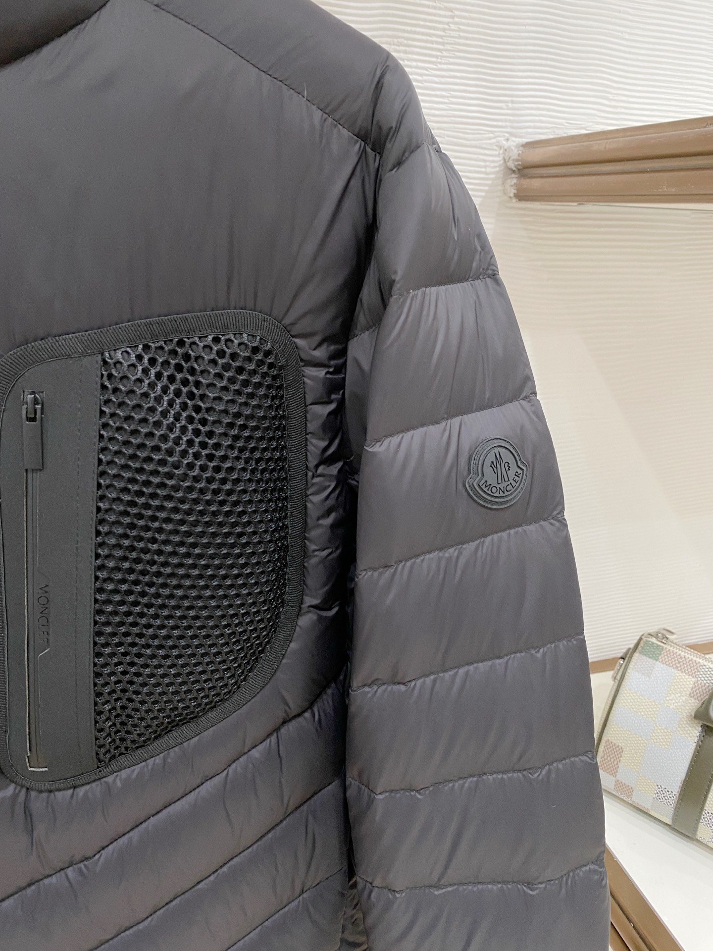Moncler 盟可睐（蒙口）2026FW秋冬专柜最新款立领斜绗缝轻薄羽绒服 全套原版五金辅料，定制双向拉链、领口按扣、