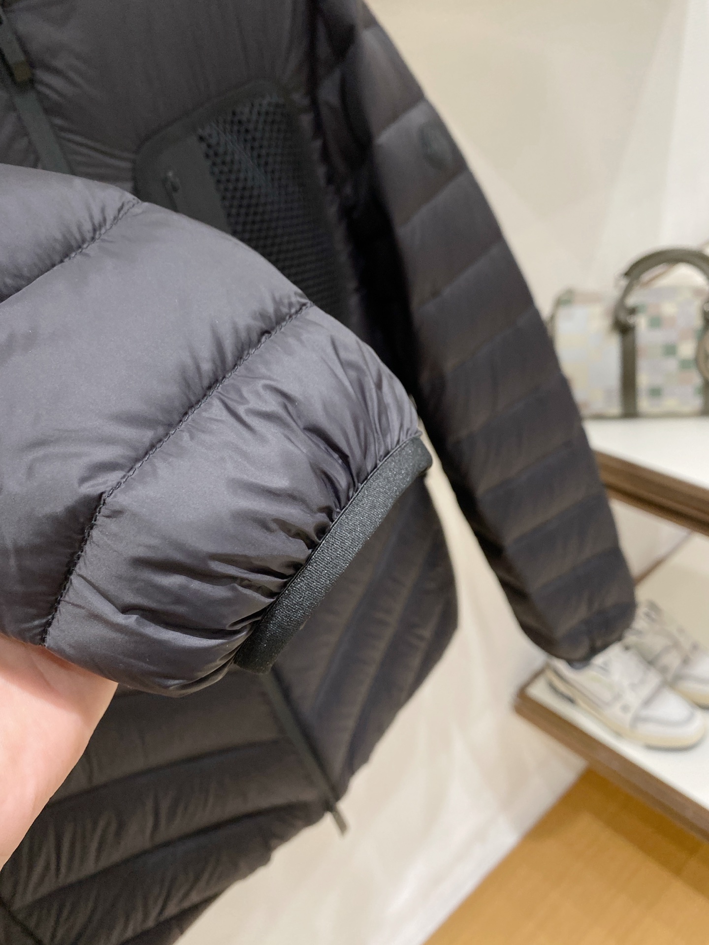 Moncler 盟可睐（蒙口）2026FW秋冬专柜最新款立领斜绗缝轻薄羽绒服 全套原版五金辅料，定制双向拉链、领口按扣、
