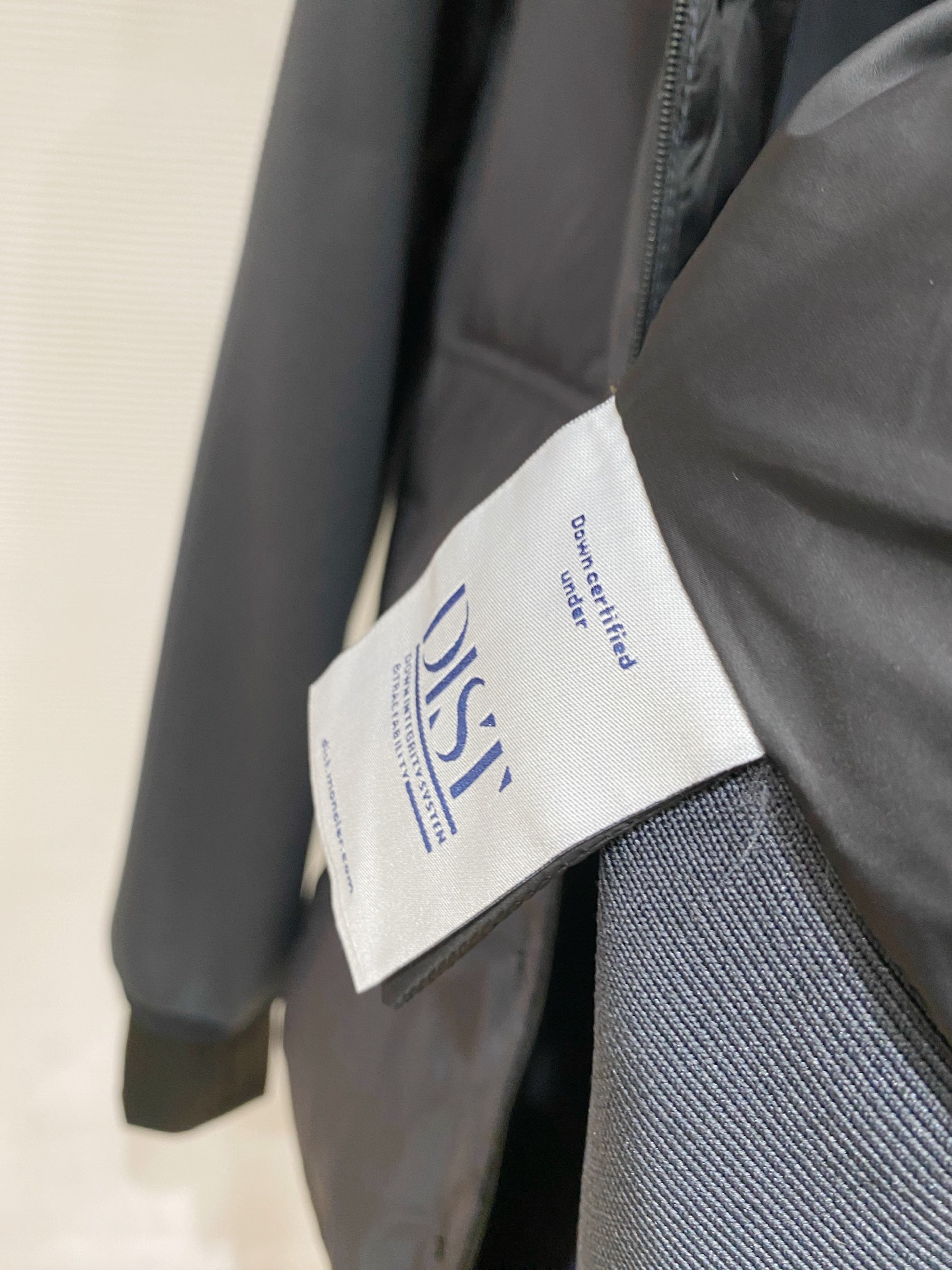 Moncler 盟可睐2026FW秋冬专柜最新款翻领衬衫式针织拼接羽绒服 全套原版五金辅料，按扣、袖臂刺绣徽章全部还原专