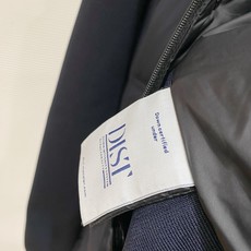 Moncler 盟可睐2026FW秋冬专柜最新款翻领衬衫式针织拼接羽绒服 全套原版五金辅料,按扣、袖臂刺绣徽章全部还原专 Moncler 盟可睐2026FW秋冬专柜最新款翻领衬衫式针织拼接羽绒服 全套原版五金辅料,按扣、袖臂刺绣徽章全部还原专