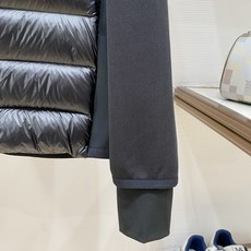 Moncler 盟可睐(蒙口)2026FW秋冬专柜最新款连帽针织拼接羽绒服 全套原版五金辅料,拉链、定制拉链头、袖臂刺绣 Moncler 盟可睐(蒙口)2026FW秋冬专柜最新款连帽针织拼接羽绒服 全套原版五金辅料,拉链、定制拉链头、袖臂刺绣