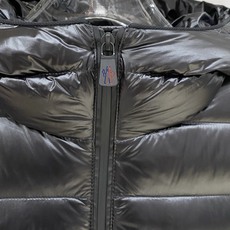 Moncler 盟可睐(蒙口)2026FW秋冬专柜最新款连帽针织拼接羽绒服 全套原版五金辅料,拉链、定制拉链头、袖臂刺绣 Moncler 盟可睐(蒙口)2026FW秋冬专柜最新款连帽针织拼接羽绒服 全套原版五金辅料,拉链、定制拉链头、袖臂刺绣