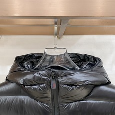 Moncler 盟可睐(蒙口)2026FW秋冬专柜最新款连帽针织拼接羽绒服 全套原版五金辅料,拉链、定制拉链头、袖臂刺绣 Moncler 盟可睐(蒙口)2026FW秋冬专柜最新款连帽针织拼接羽绒服 全套原版五金辅料,拉链、定制拉链头、袖臂刺绣
