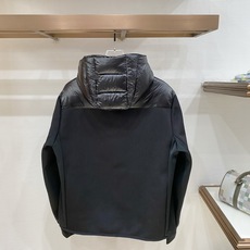 Moncler 盟可睐(蒙口)2026FW秋冬专柜最新款连帽针织拼接羽绒服 全套原版五金辅料,拉链、定制拉链头、袖臂刺绣 Moncler 盟可睐(蒙口)2026FW秋冬专柜最新款连帽针织拼接羽绒服 全套原版五金辅料,拉链、定制拉链头、袖臂刺绣