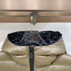 Moncler 盟可睐(蒙口)2026FW秋冬专柜最新款连帽针织拼接羽绒服 全套原版五金辅料,拉链、定制拉链头、袖臂刺绣 Moncler 盟可睐(蒙口)2026FW秋冬专柜最新款连帽针织拼接羽绒服 全套原版五金辅料,拉链、定制拉链头、袖臂刺绣
