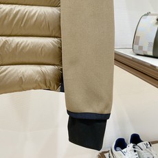 Moncler 盟可睐(蒙口)2026FW秋冬专柜最新款连帽针织拼接羽绒服 全套原版五金辅料,拉链、定制拉链头、袖臂刺绣 Moncler 盟可睐(蒙口)2026FW秋冬专柜最新款连帽针织拼接羽绒服 全套原版五金辅料,拉链、定制拉链头、袖臂刺绣